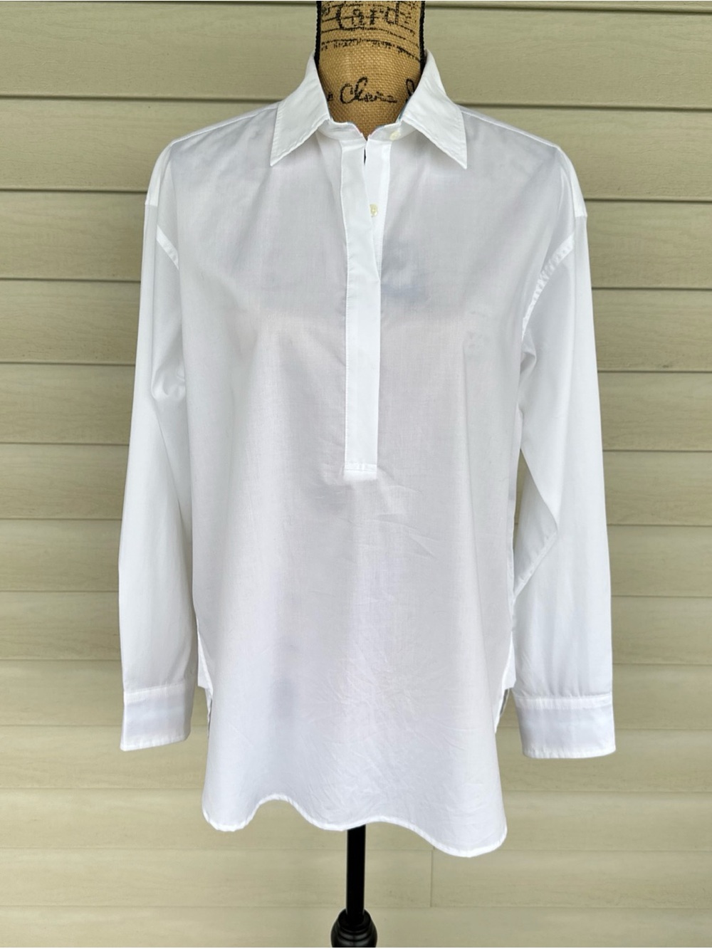J. McLaughlin Women’s Size M White Button Shirt Pink and Light Blue Trim